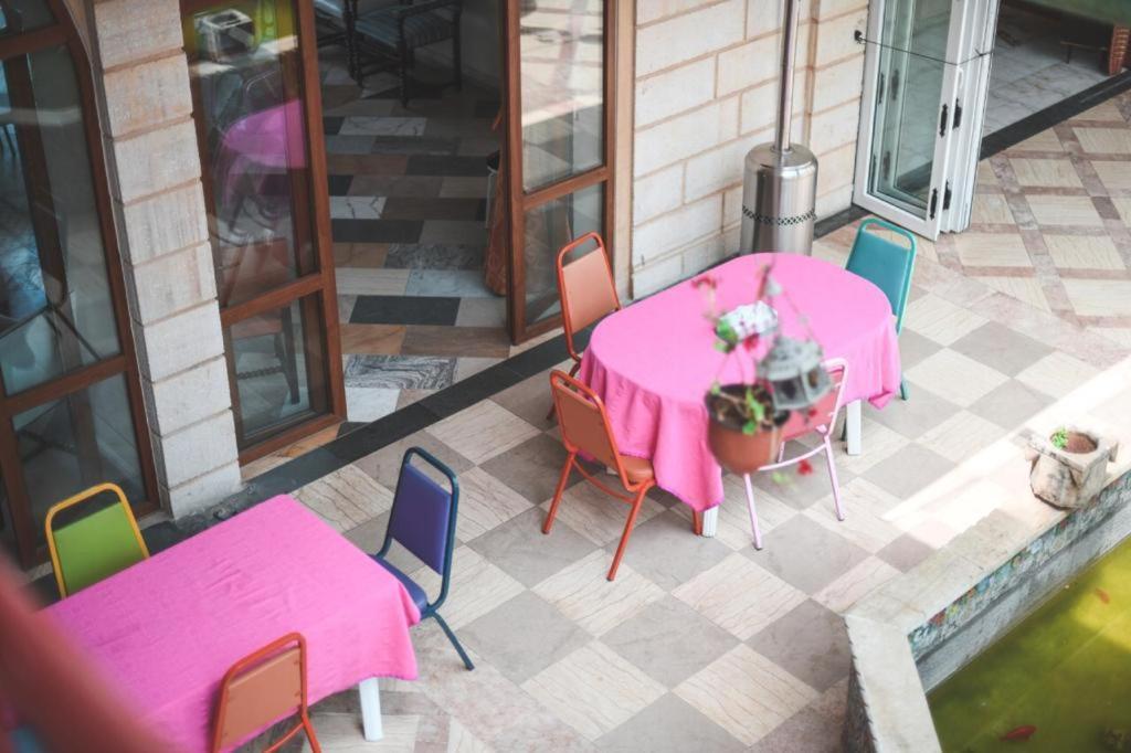 Gasthof Damask Rose, Lebanese