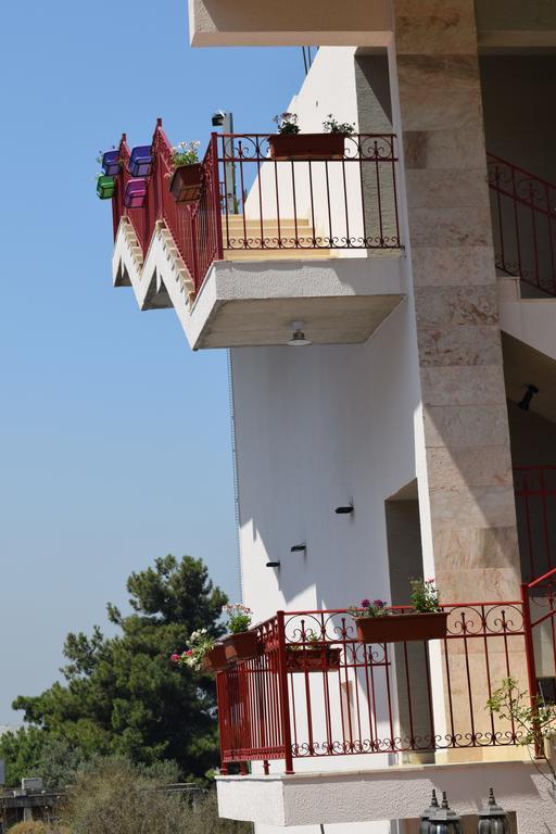 Damask Rose, Lebanese Gasthof 3*