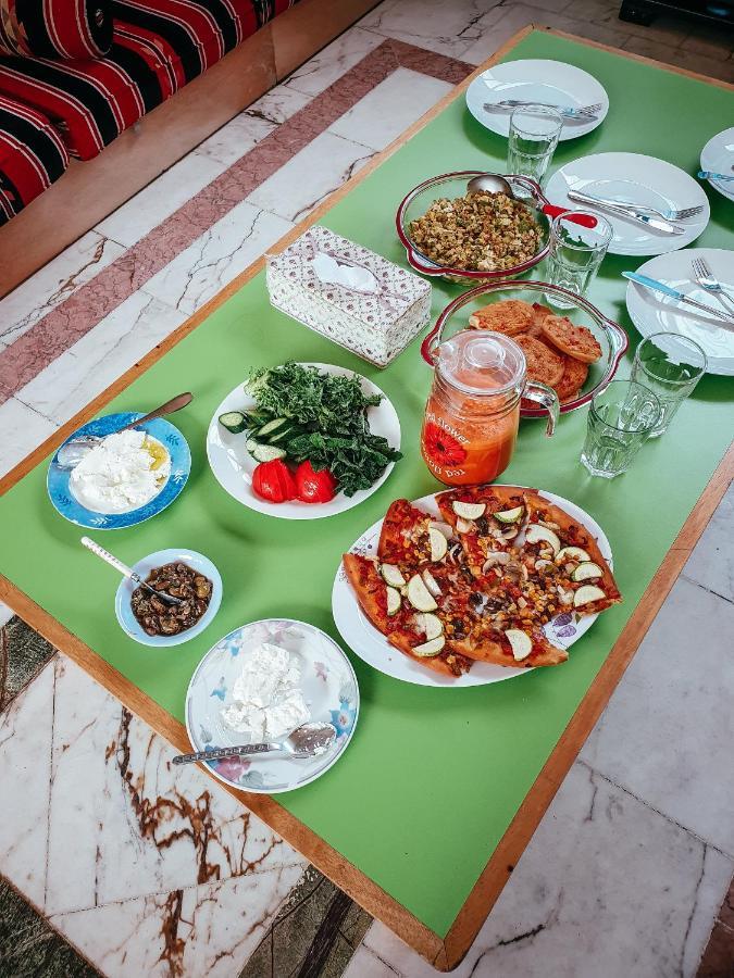 Damask Rose, Lebanese Guest house