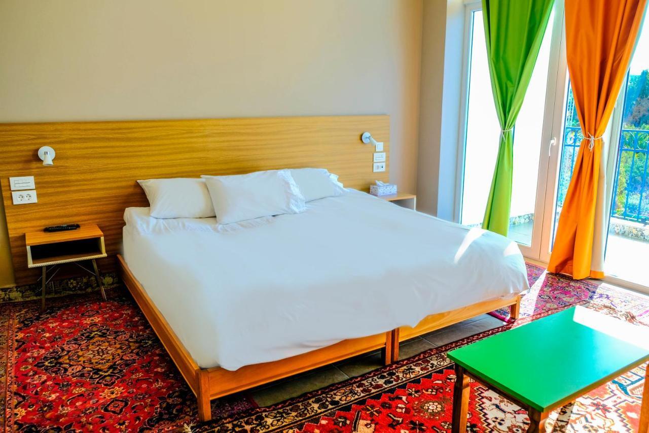 Damask Rose, Lebanese Guest house Jounieh
